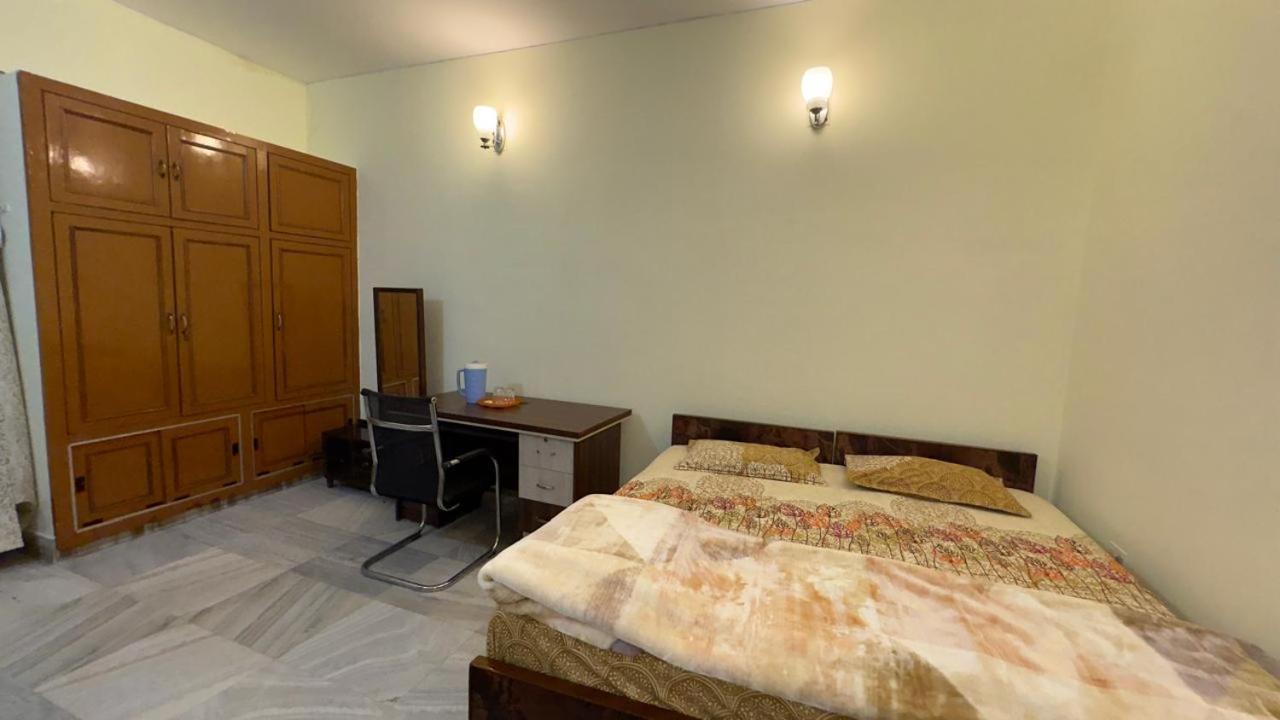 Grand Bungalow 5 Min From Prayagraj Junction Экстерьер фото